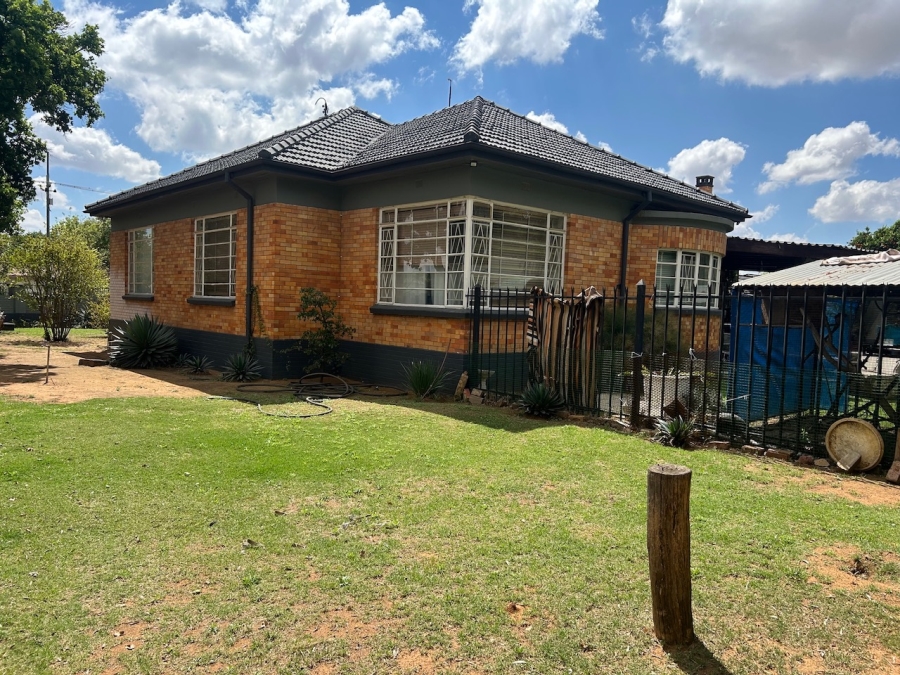 4 Bedroom Property for Sale in Viljoenskroon Free State